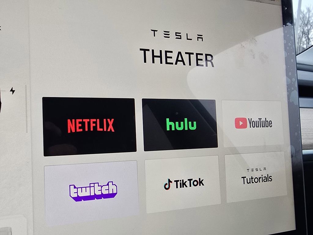 Used 2024 Tesla Model Y Long Range image 27