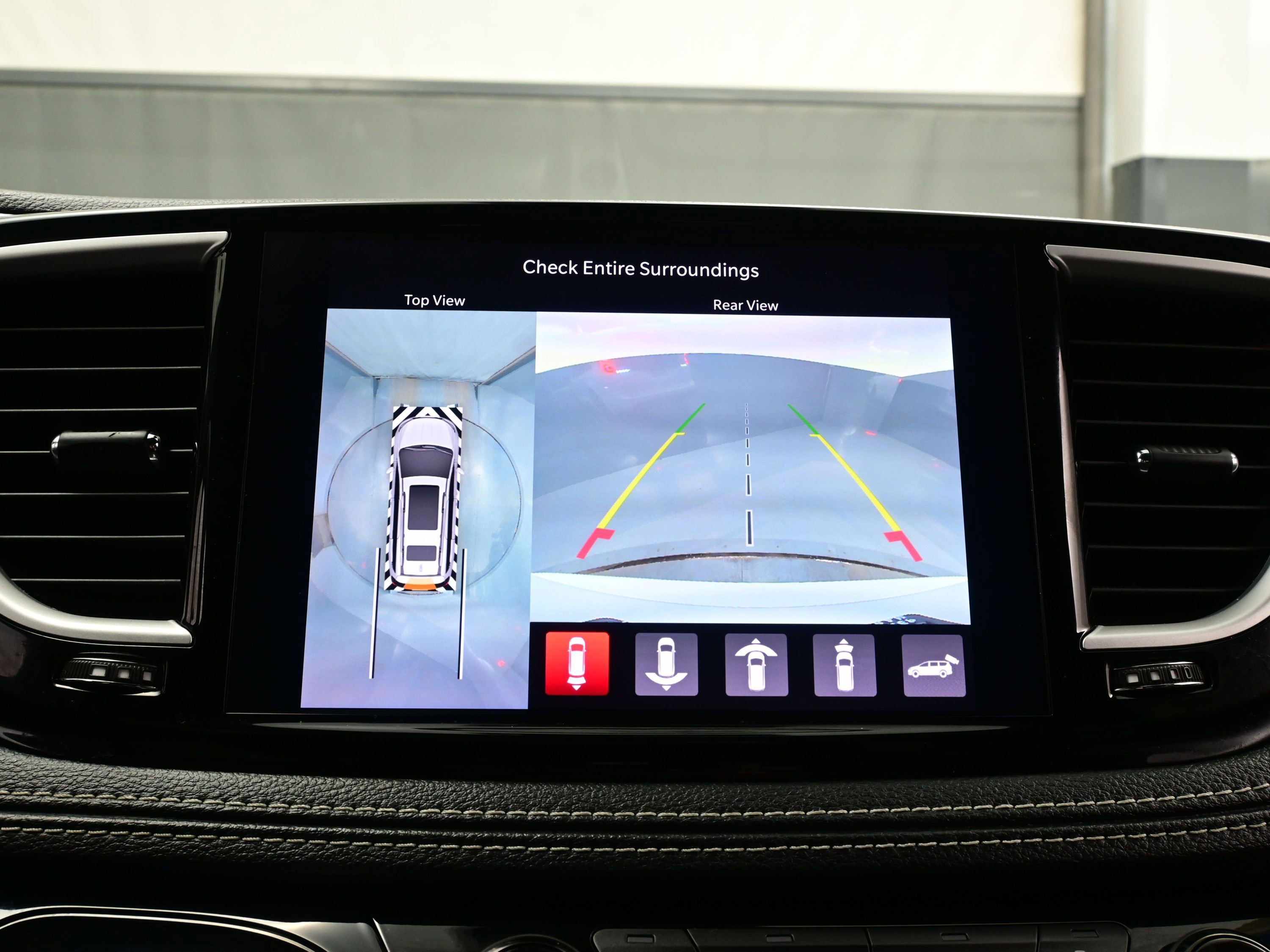 Used 2022 Chrysler Pacifica Touring-L w/ Uconnect Theater Family Group image 19