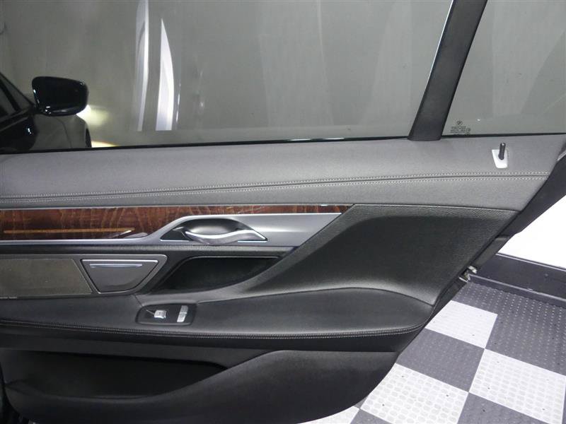 Used 2019 BMW 740i xDrive w/ M Sport Package AWD/4WD image 27