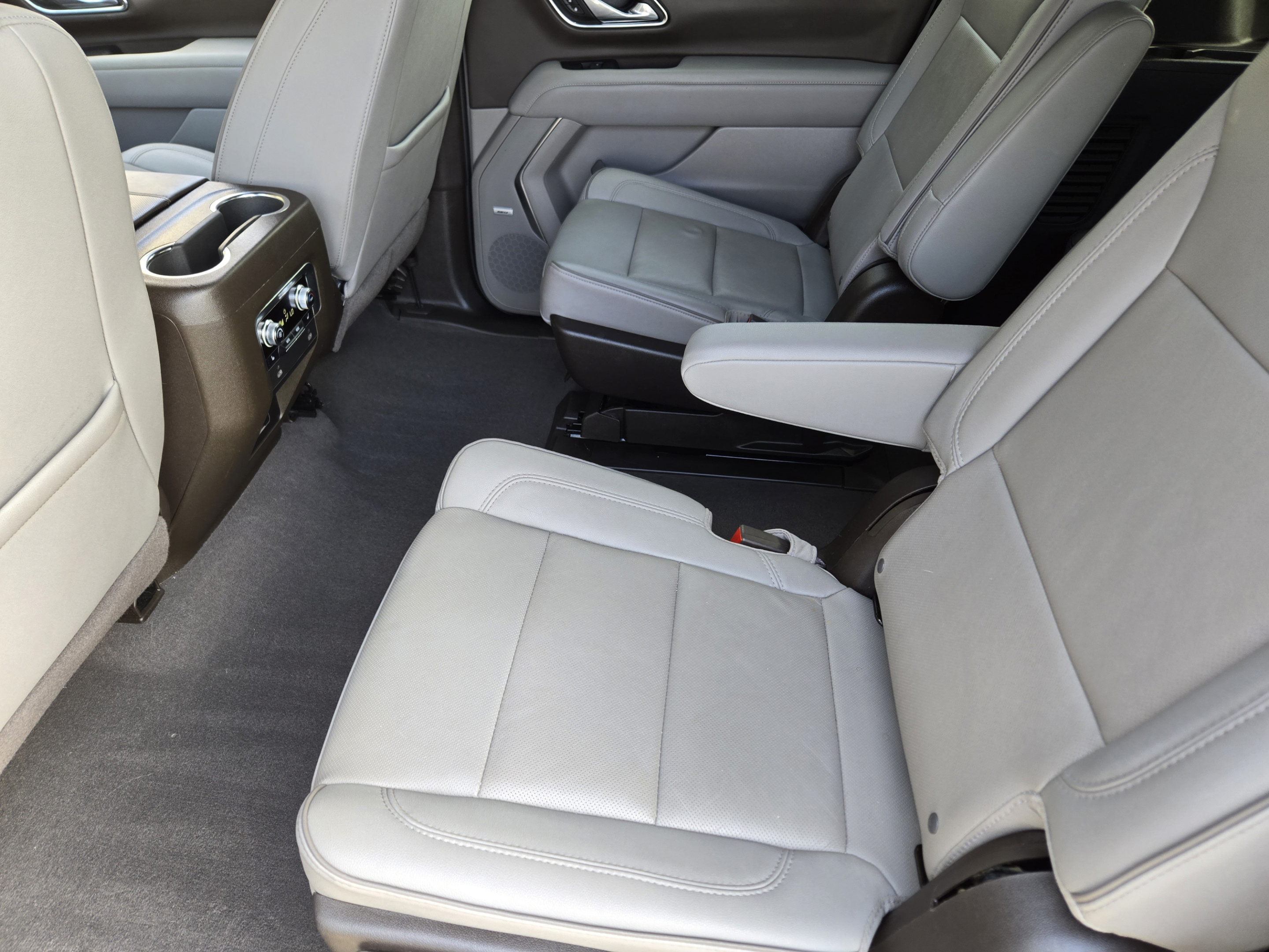 Used 2024 GMC Yukon XL SLT w/ SLT Premium Package AWD/4WD image 40