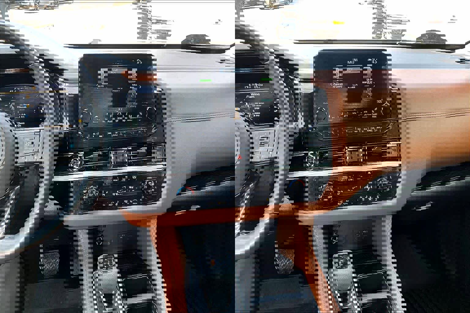 Used 2024 Nissan Pathfinder Platinum w/ Cargo Package image 8