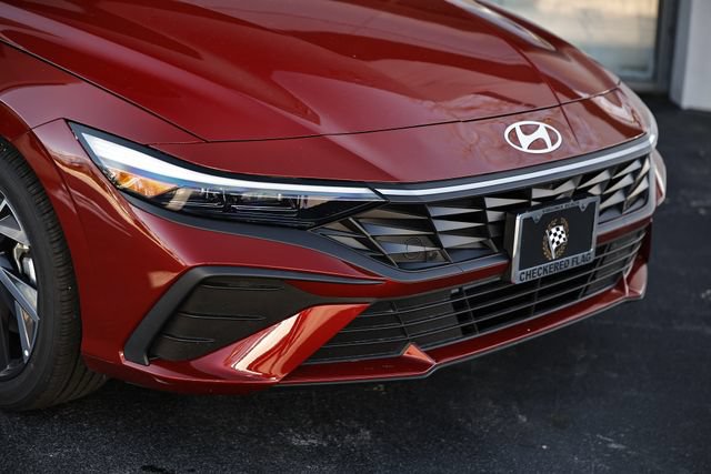 Certified 2025 Hyundai Elantra Sport FWD image 2