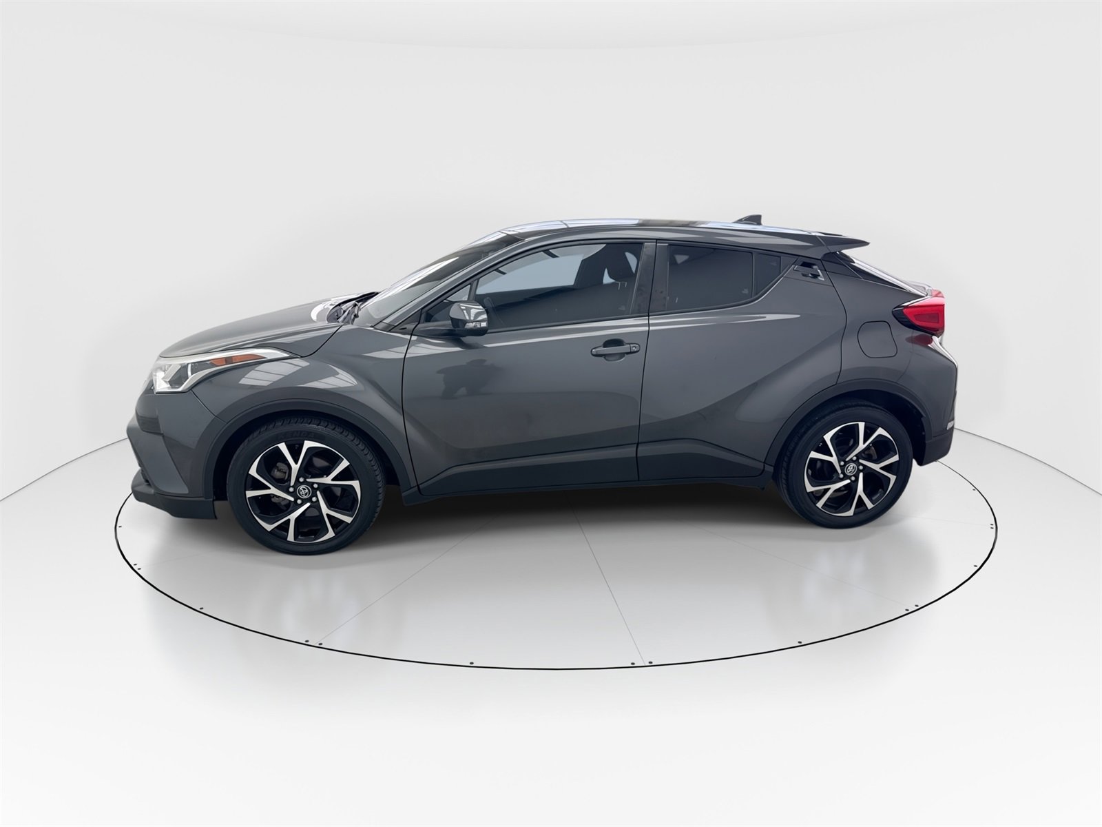 Used 2018 Toyota C-HR XLE image 5