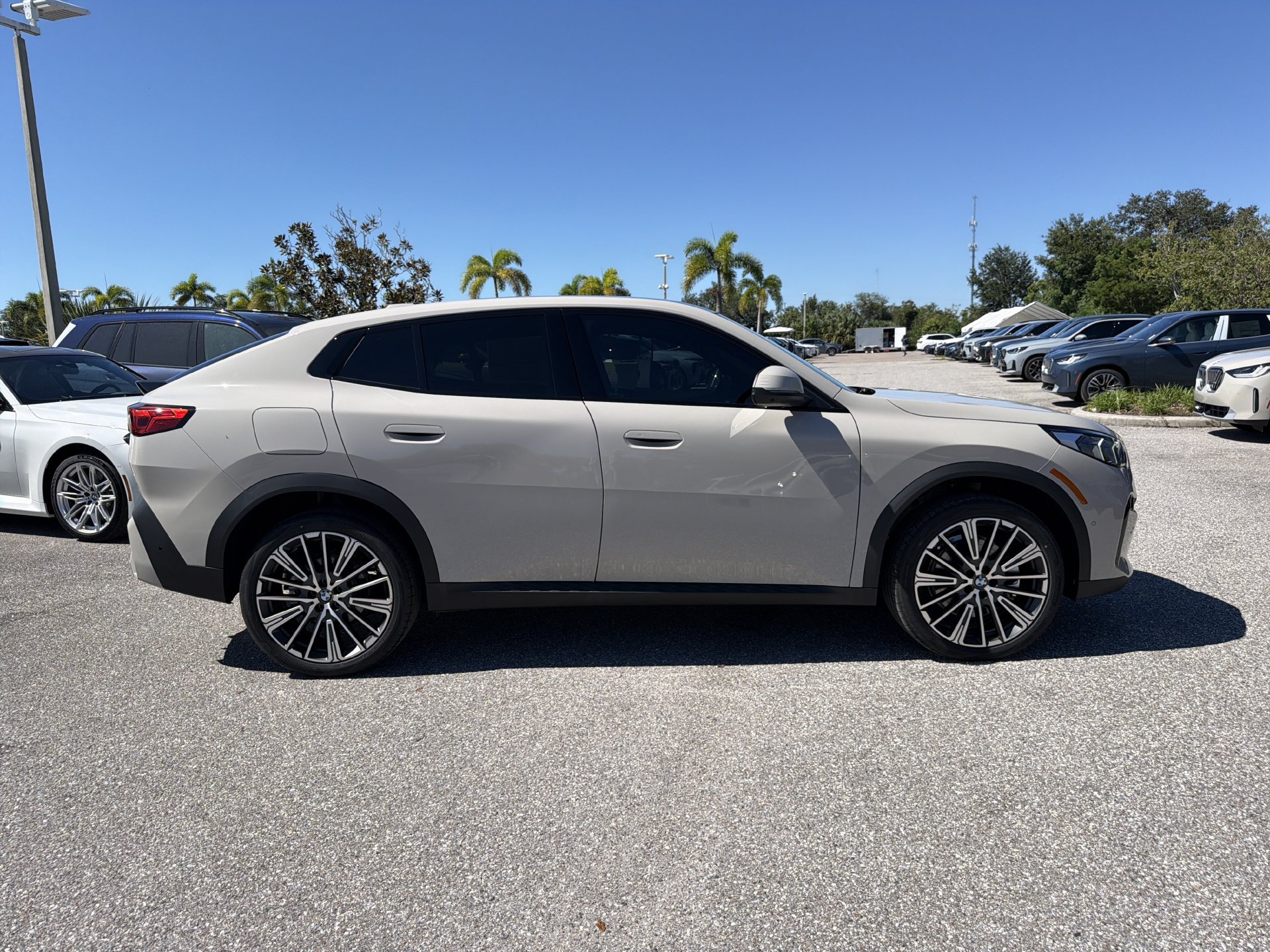 New 2027 BMW X2 xDrive28i w/ Technology Package AWD/4WD image 3