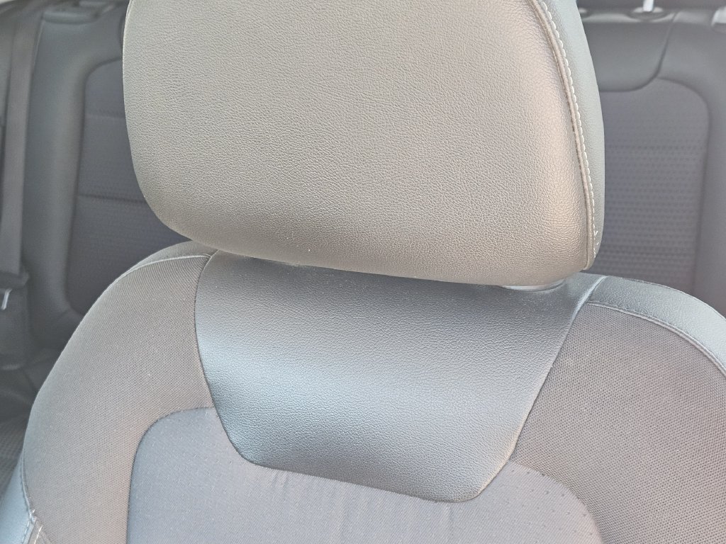 Used 2025 Chevrolet Trax LT w/ LT Convenience Package FWD image 15