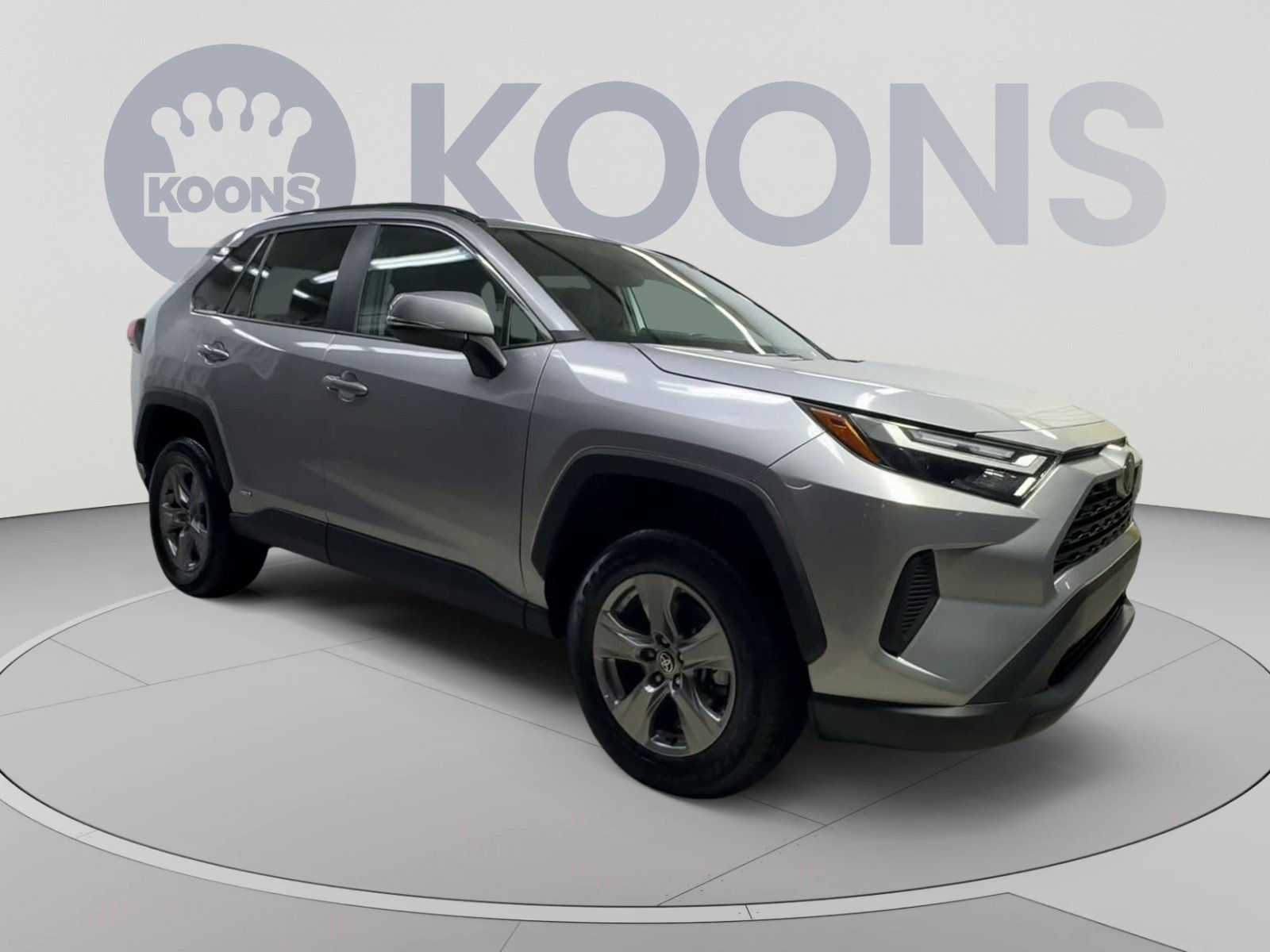 Used 2024 Toyota RAV4 LE AWD/4WD image 2