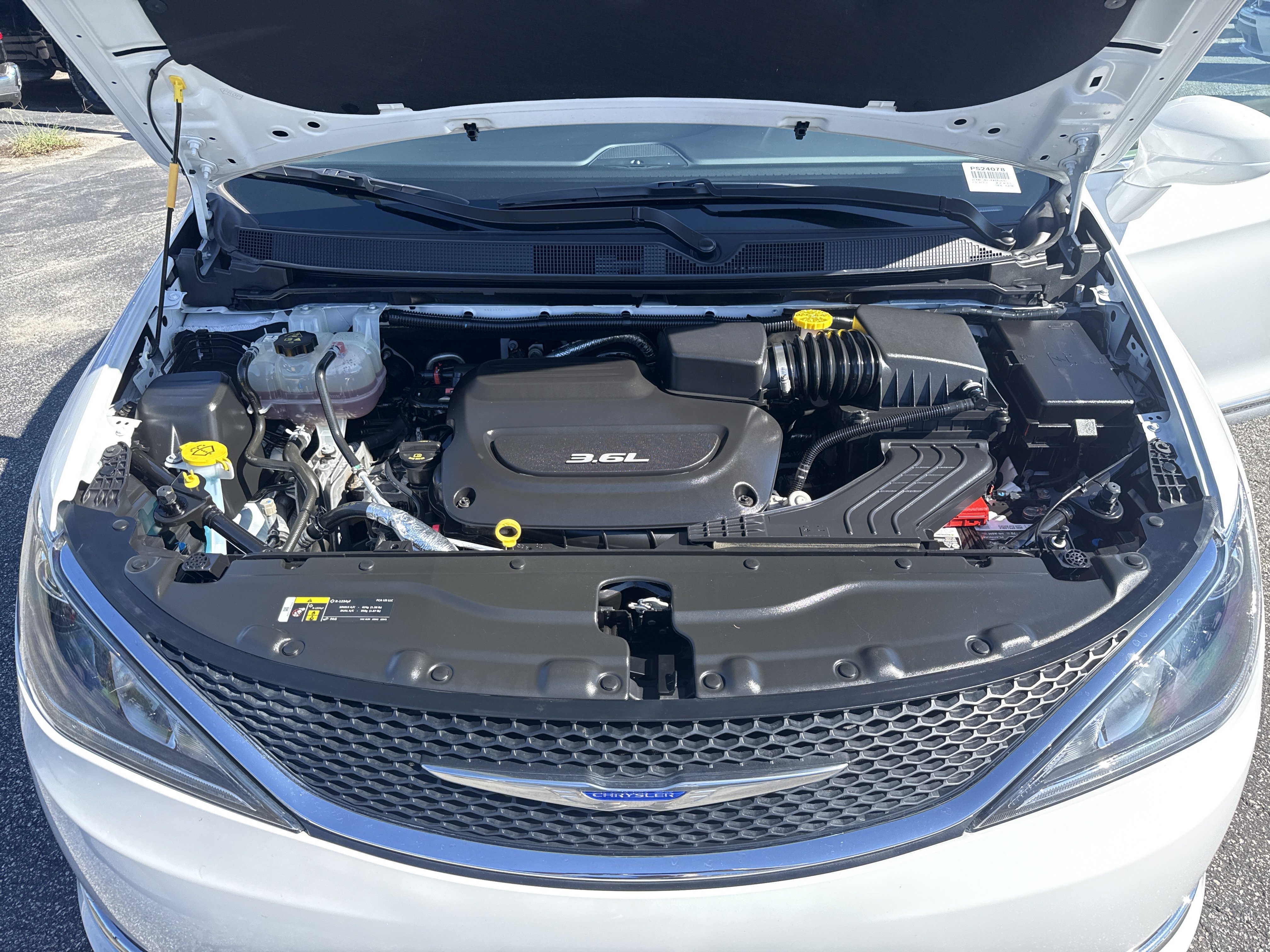 Used 2019 Chrysler Pacifica Touring-L Plus w/ Tire & Wheel Group FWD image 34