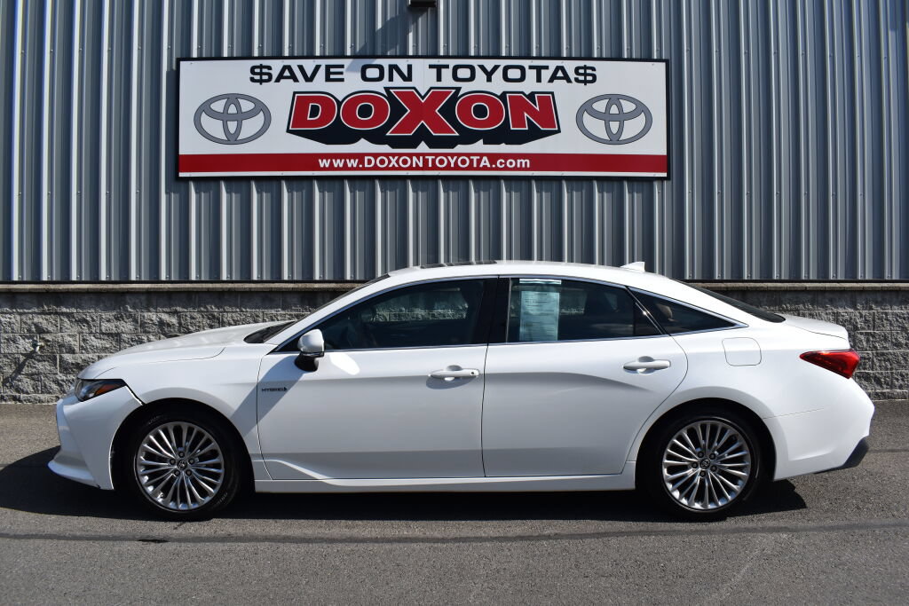 Certified 2019 Toyota Avalon Limited w/ Advanced Safety Package FWD image 4