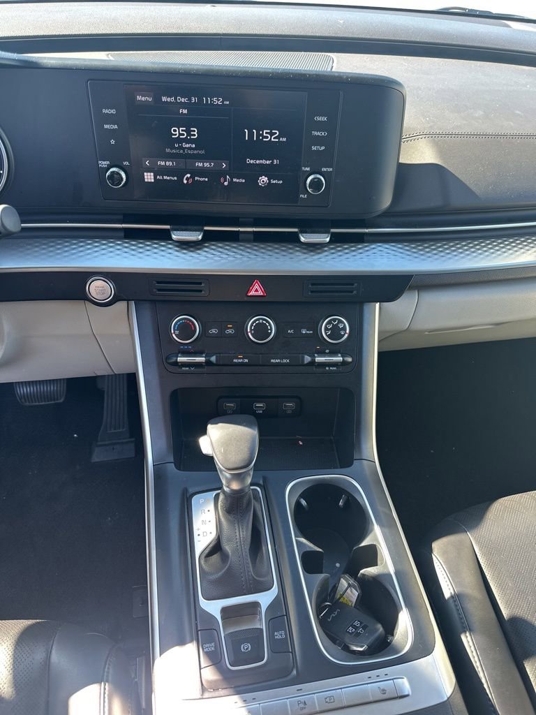 Used 2024 Kia Carnival LX image 24