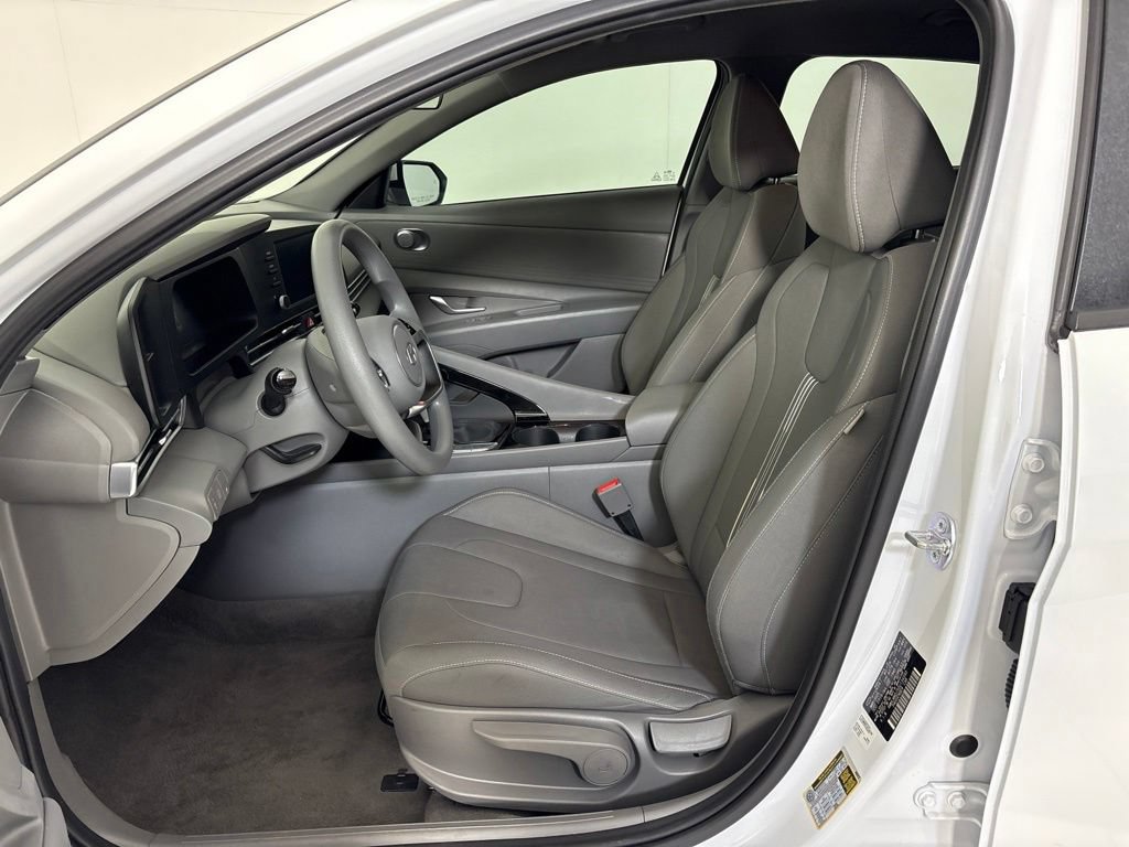 Certified 2025 Hyundai Elantra Hybrid FWD image 14