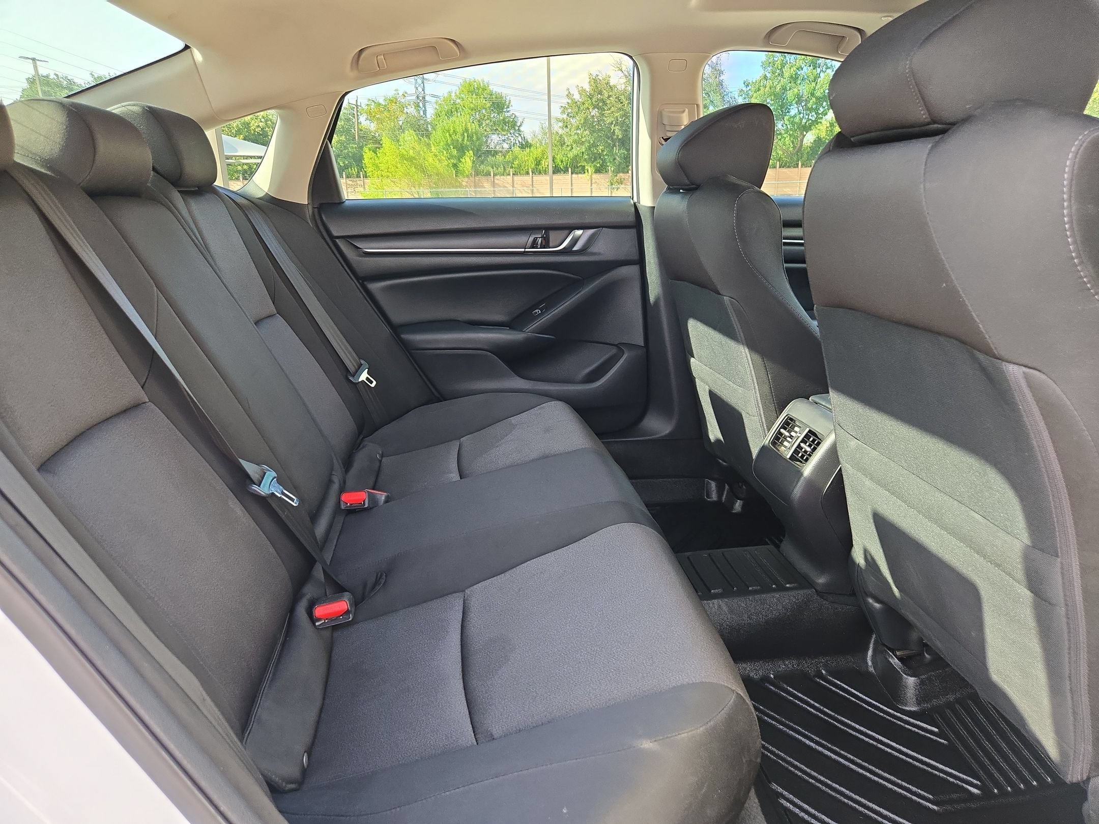 Used 2018 Honda Accord EX image 25