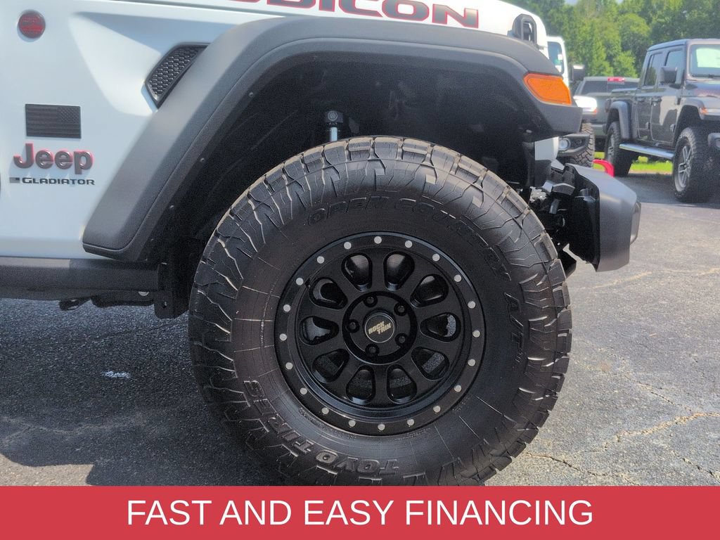 Used 2025 Jeep Gladiator Rubicon w/ Technology Group AWD/4WD image 9