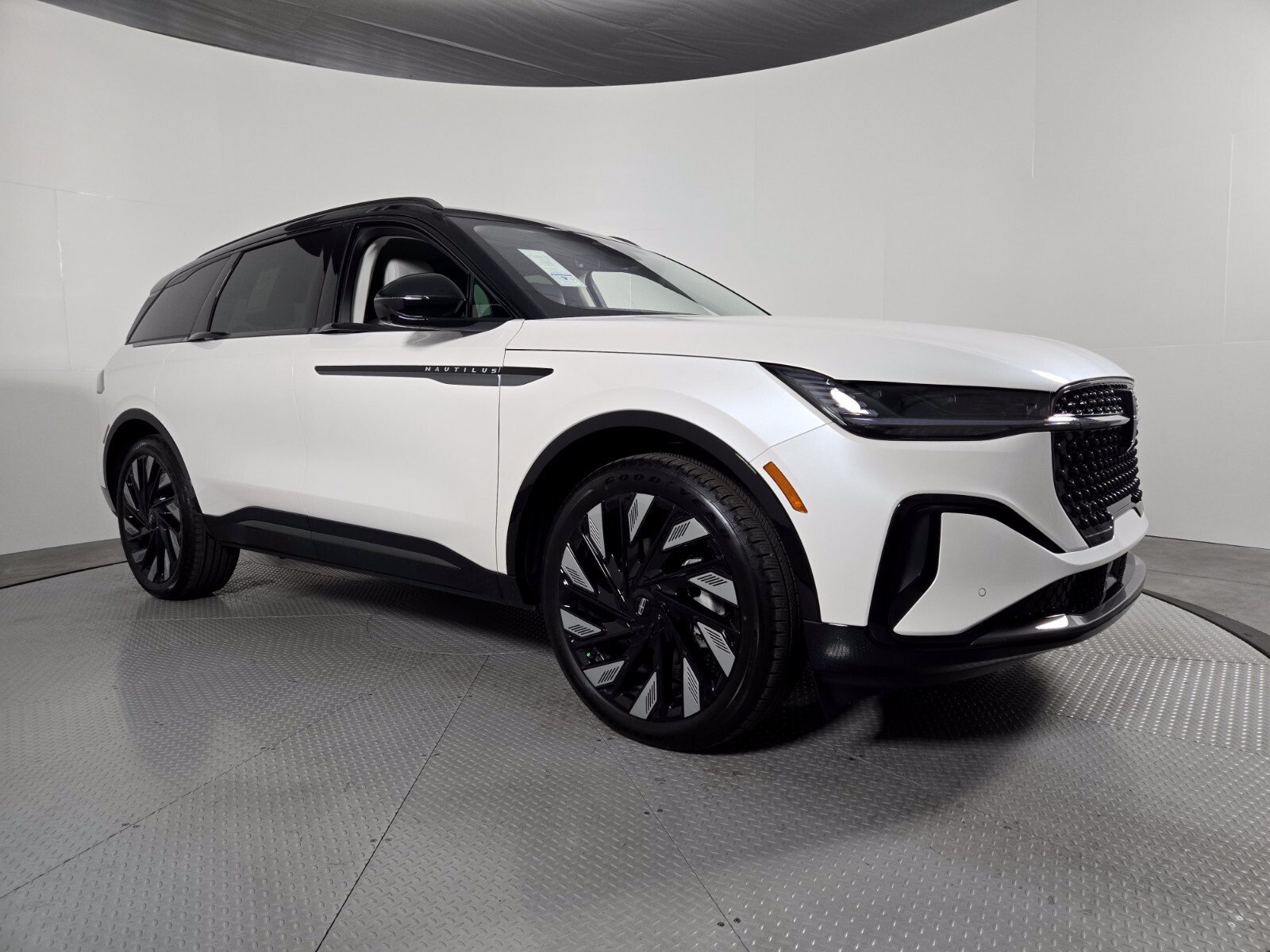 New 2026 Lincoln Nautilus Reserve AWD/4WD image 2