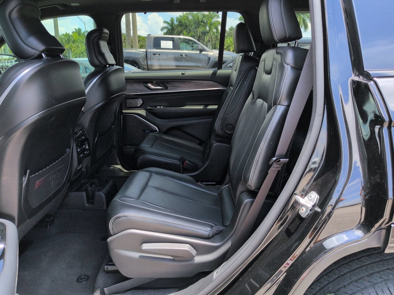 Used 2021 Jeep Grand Cherokee L Overland w/ Luxury Tech Group IV RWD image 13
