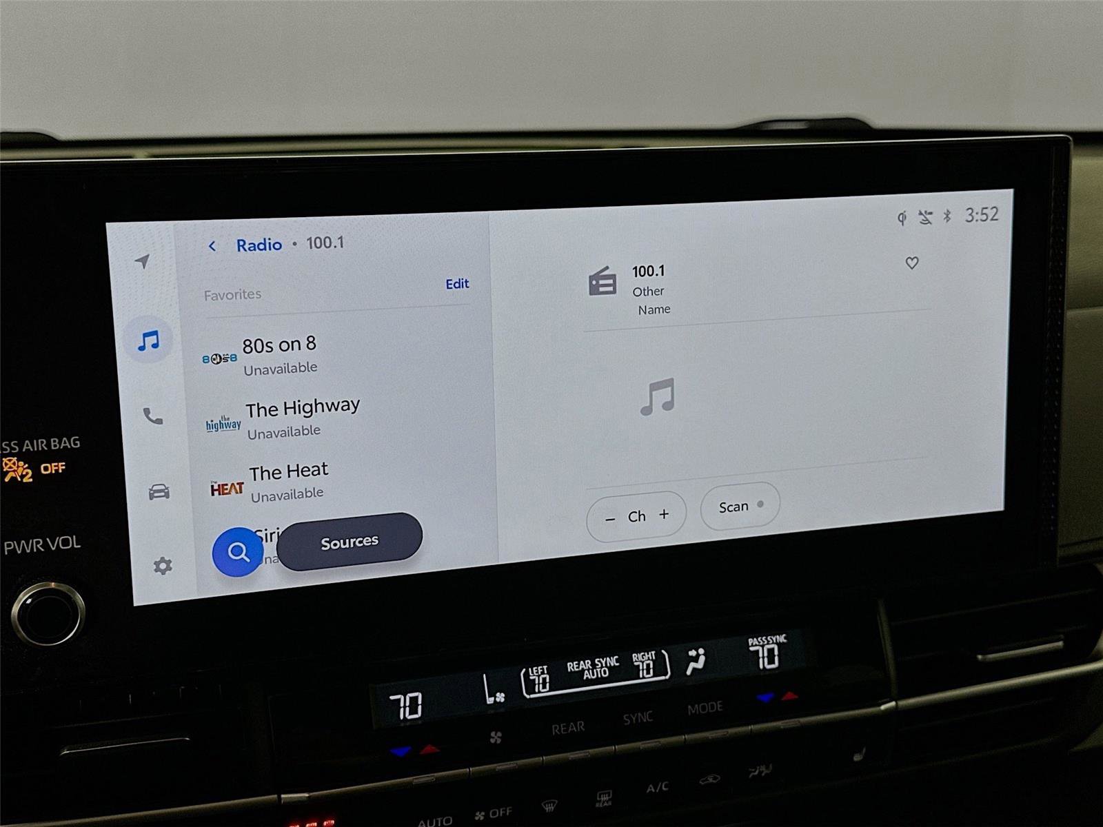 Used 2025 Toyota Sienna XLE w/ XLE Plus Package image 7