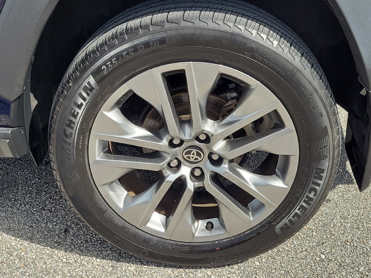Used 2025 Toyota RAV4 XLE Premium FWD image 5