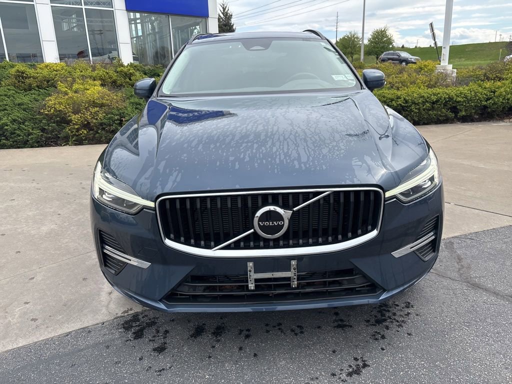 Used 2023 Volvo XC60 B5 Core w/ Climate Package AWD/4WD image 3