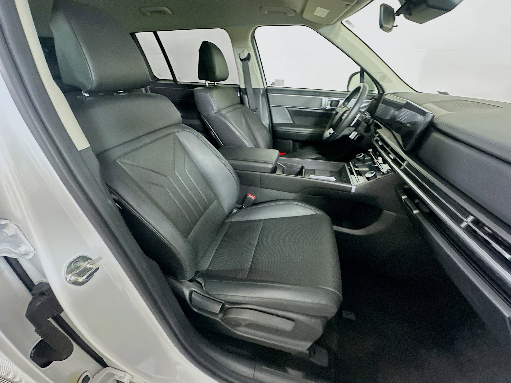 Used 2025 Hyundai Santa Fe SEL FWD image 32