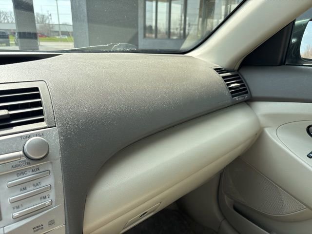 Used 2010 Toyota Camry LE image 12