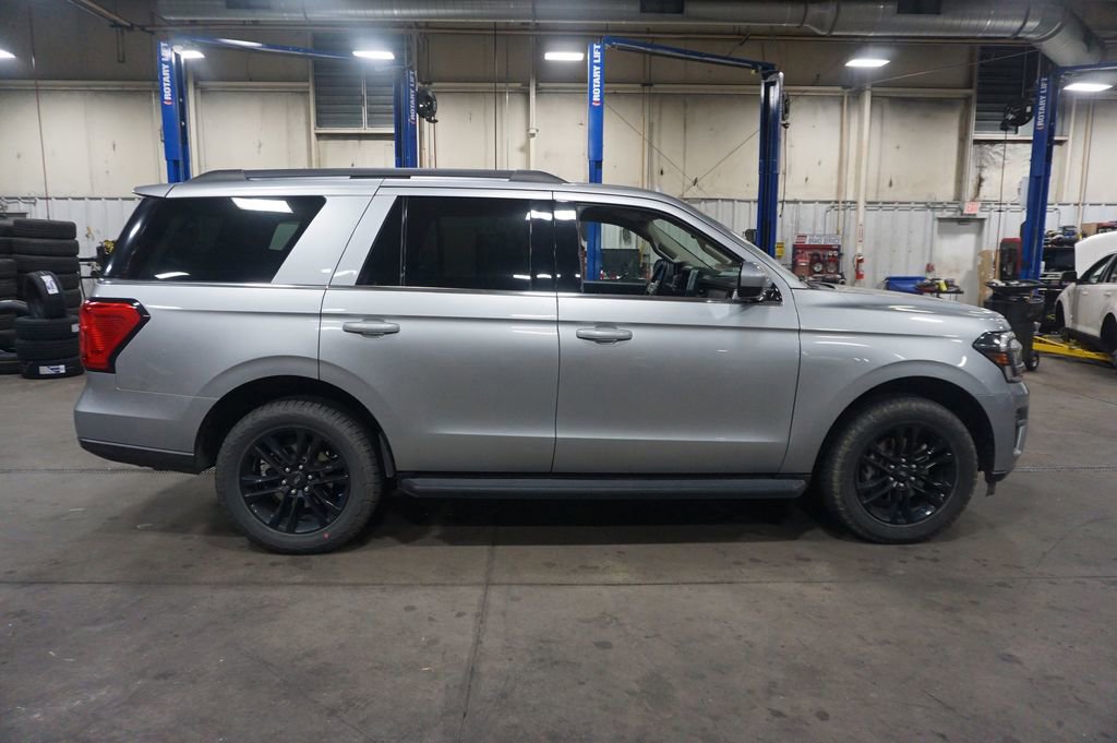 Used 2024 Ford Expedition XLT RWD image 24