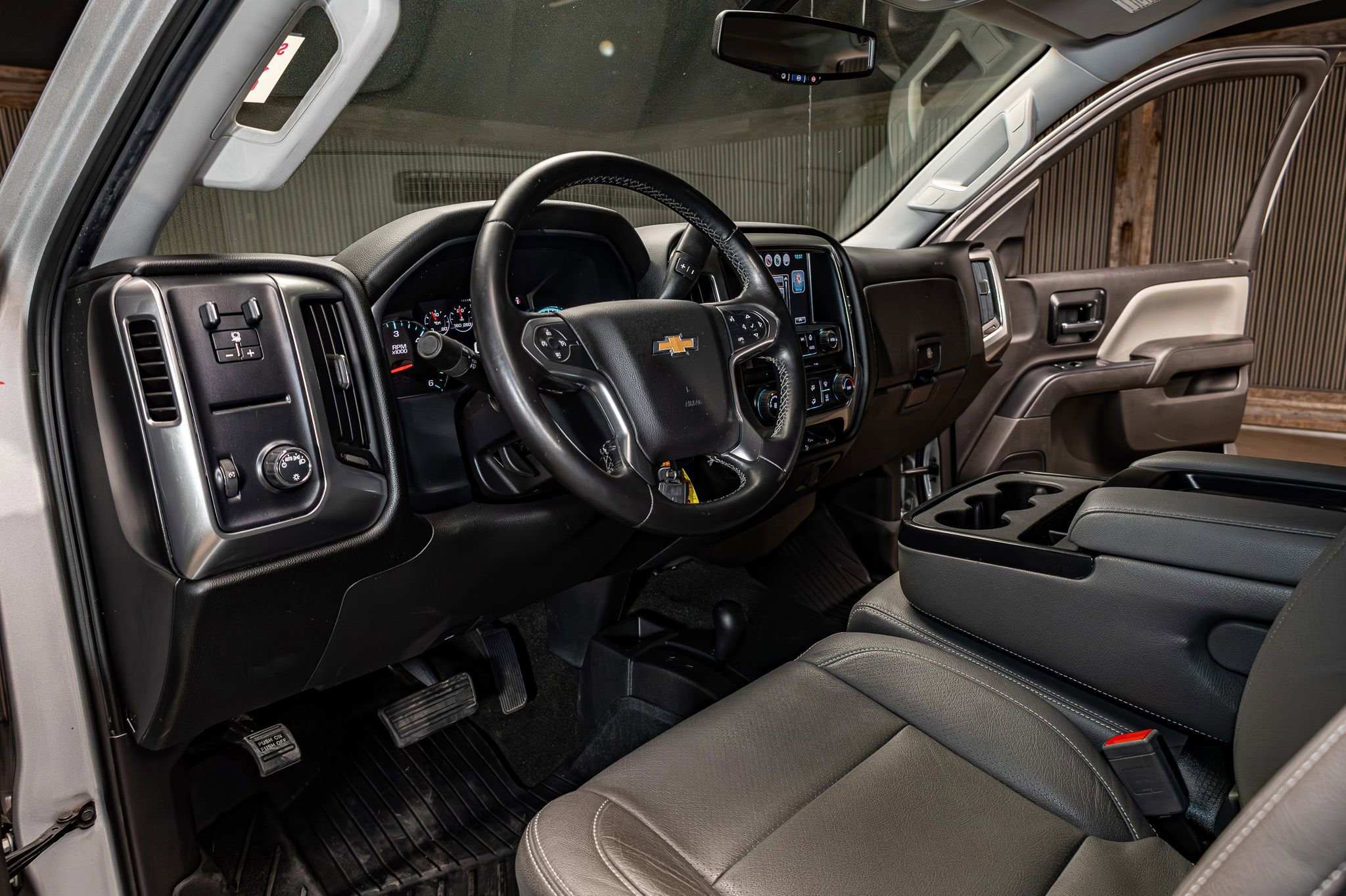 Used 2018 Chevrolet Silverado 1500 Custom w/ Custom Value Package AWD/4WD image 13
