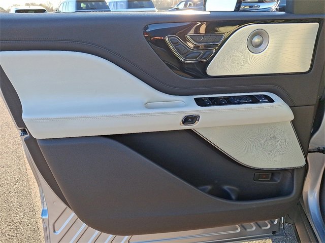 Used 2022 Lincoln Aviator Black Label image 12