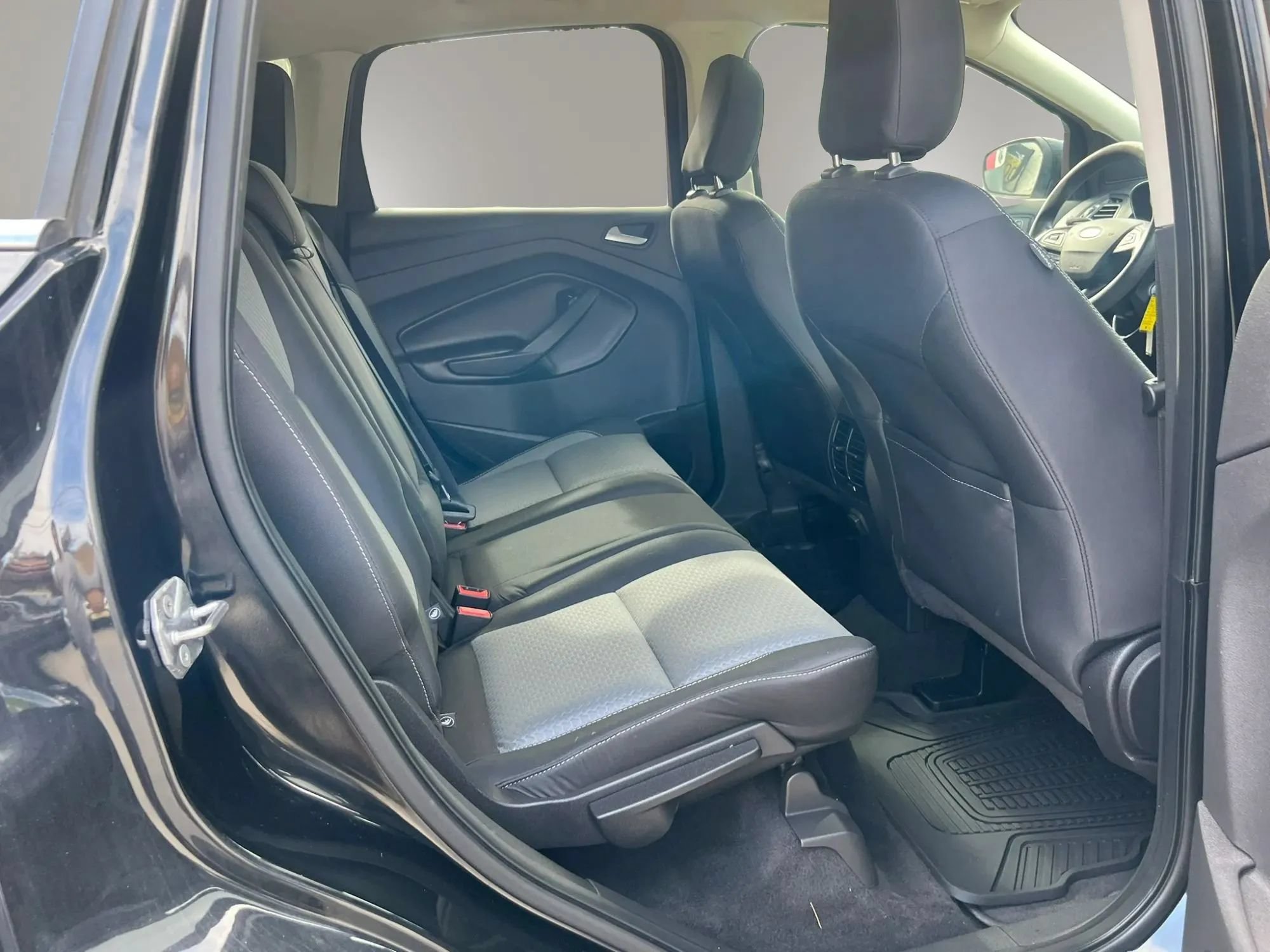 Used 2018 Ford Escape SE w/ SE Sync 3 Package AWD/4WD image 29