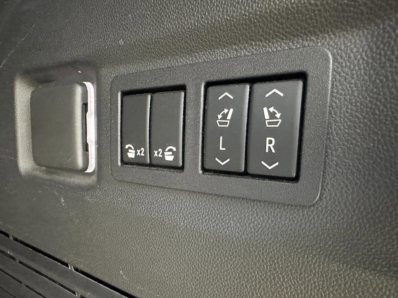 Used 2021 Chevrolet Tahoe LT w/ LT Signature Package image 39