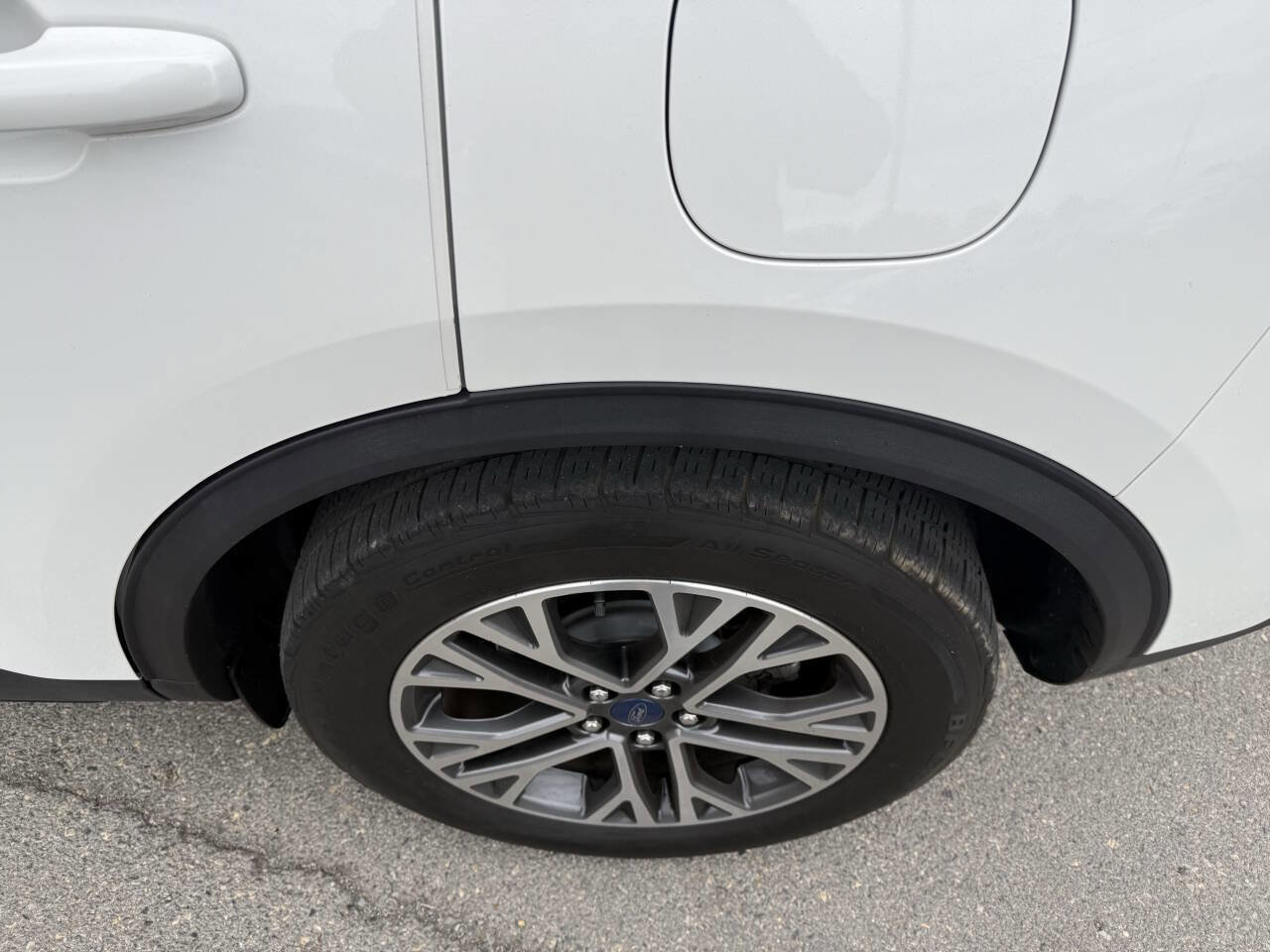 Used 2020 Ford Escape SEL image 14