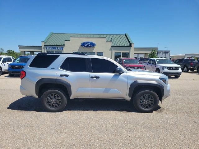Used 2025 Toyota 4Runner SR5 AWD/4WD image 21