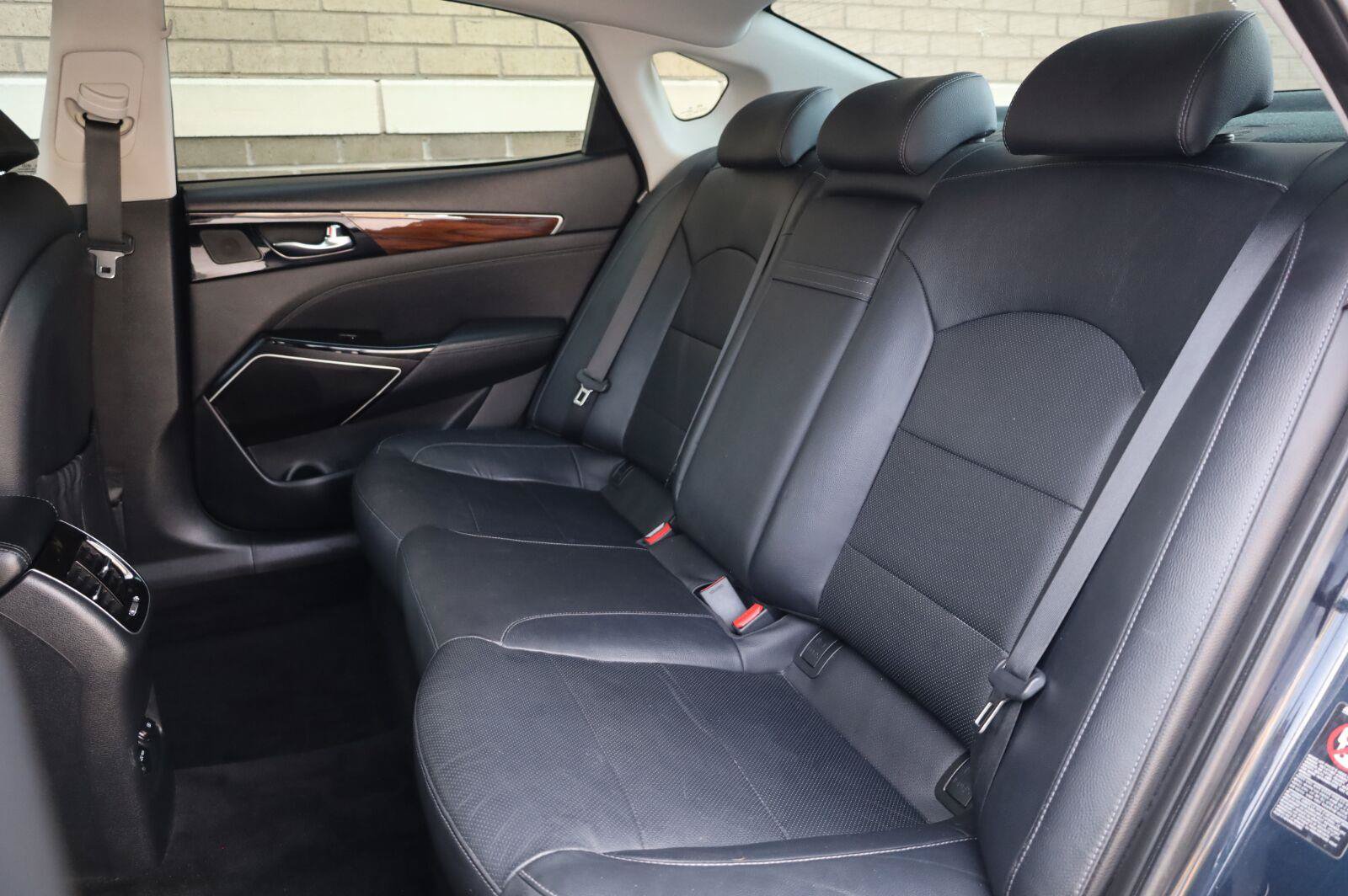 Used 2017 Kia Cadenza Premium FWD image 19