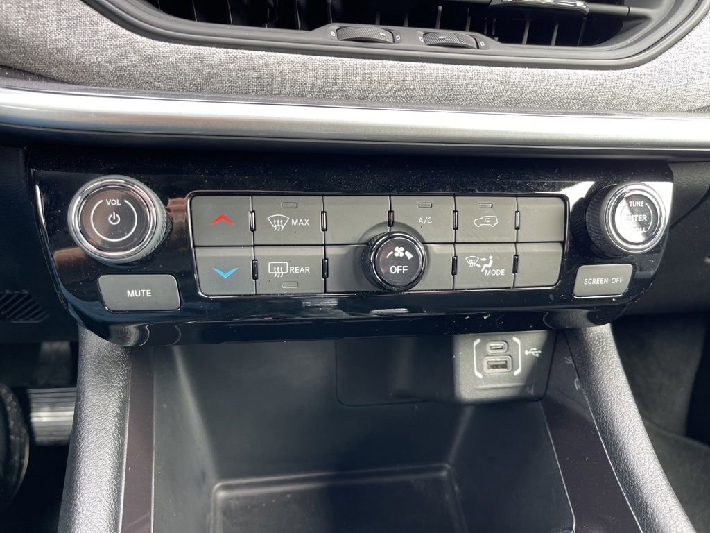 Used 2024 Jeep Compass Sport image 12