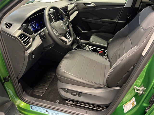 New 2026 Volkswagen Taos SE image 6