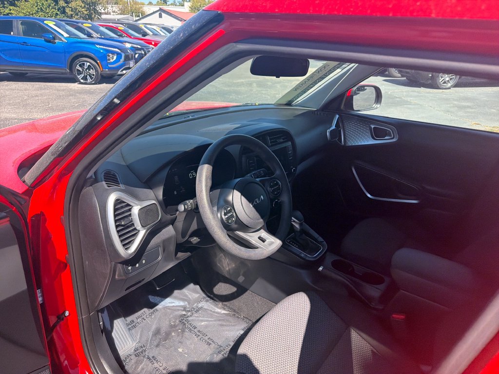 Used 2024 Kia Soul LX w/ Option Group 015 FWD image 16