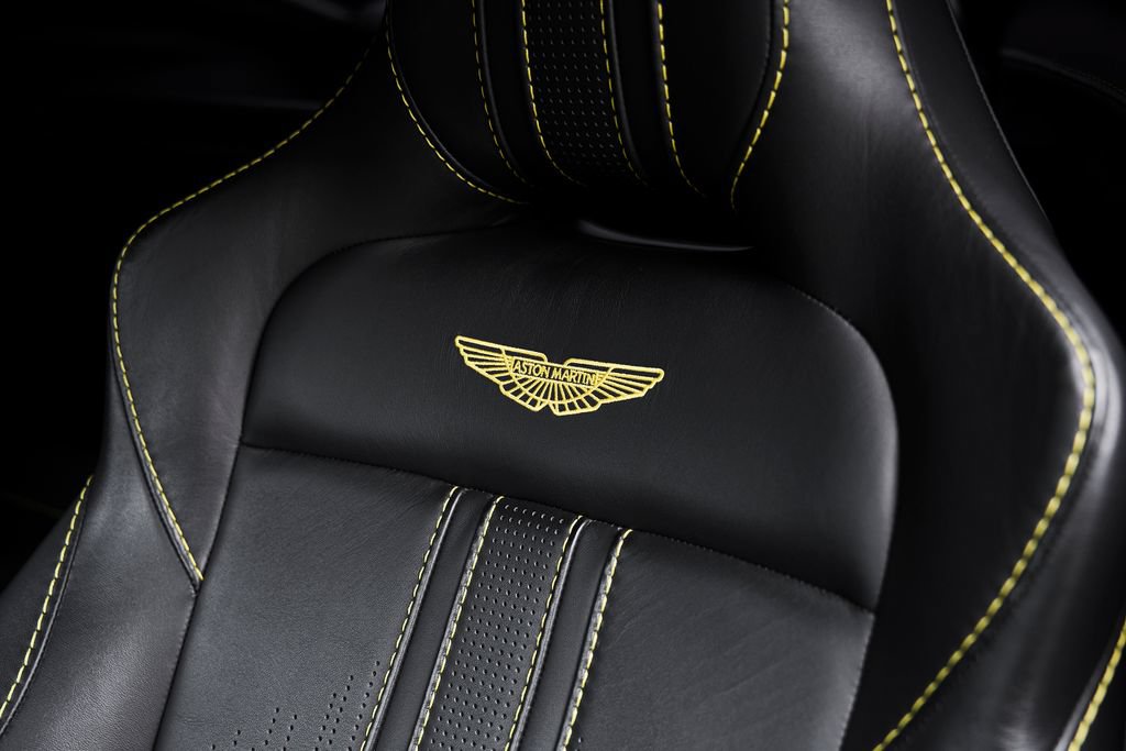 Used 2023 Aston Martin V8 Vantage Coupe RWD image 37