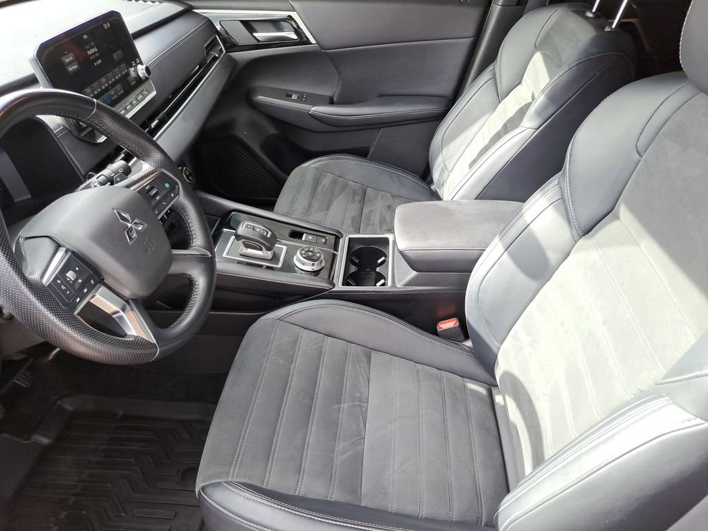 Used 2024 Mitsubishi Outlander SE image 21