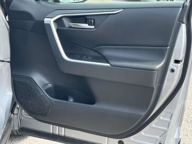 Used 2022 Toyota RAV4 XLE FWD image 25