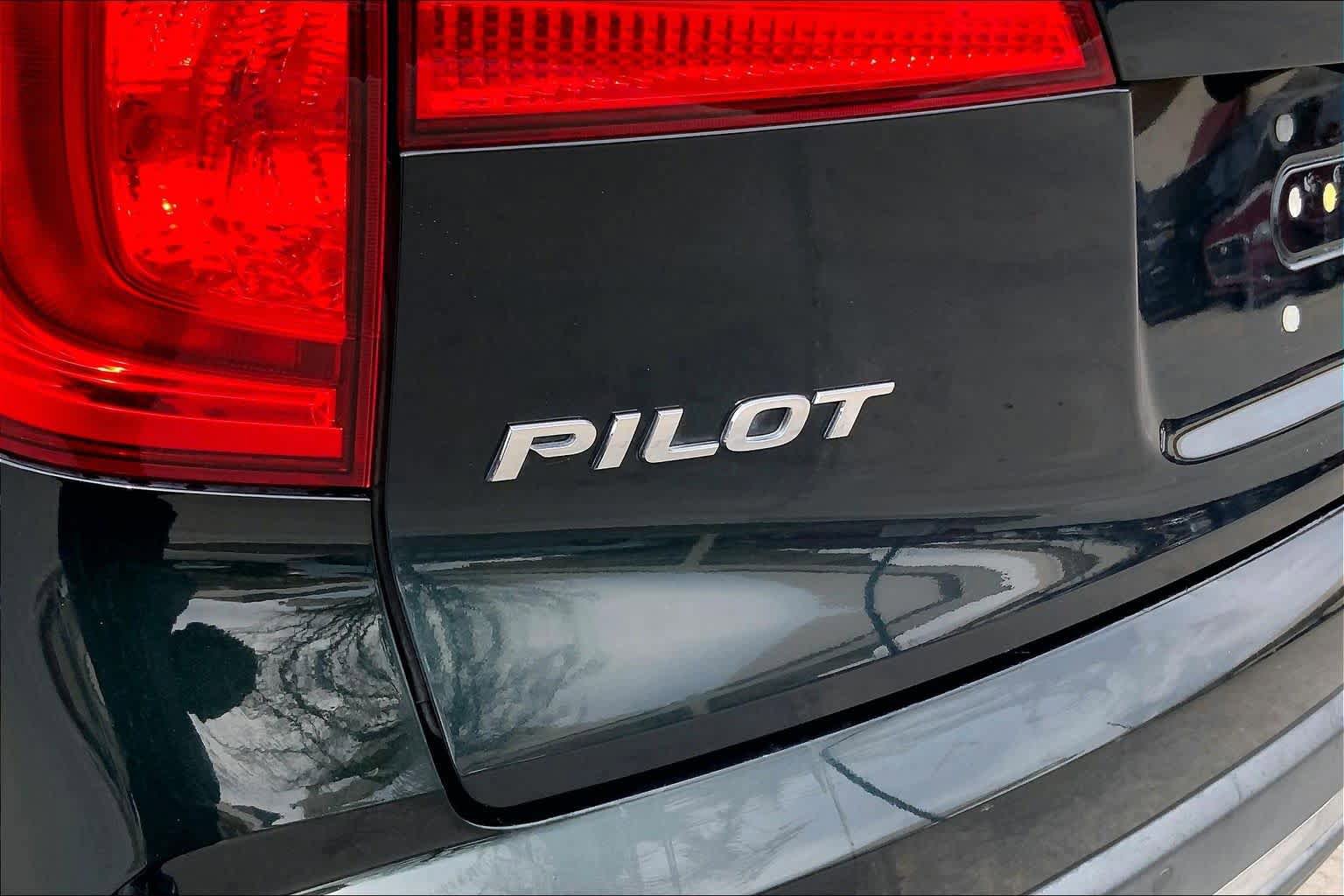 Used 2016 Honda Pilot Touring image 33