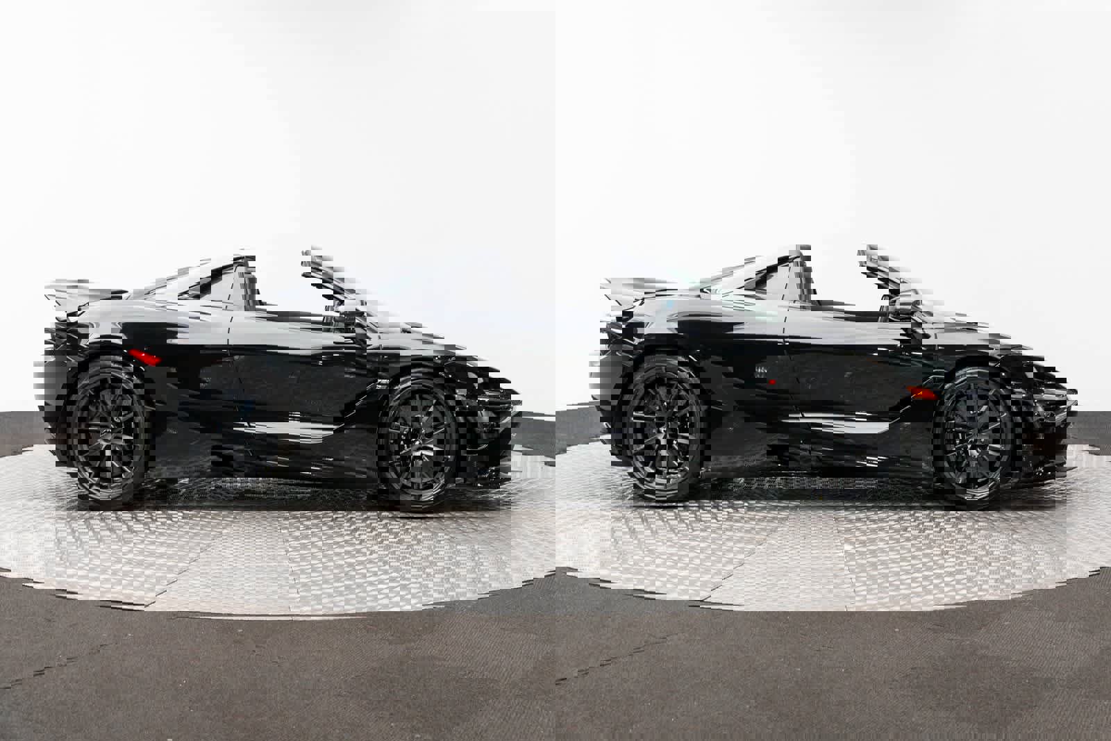 Used 2023 McLaren 720S Spider image 47