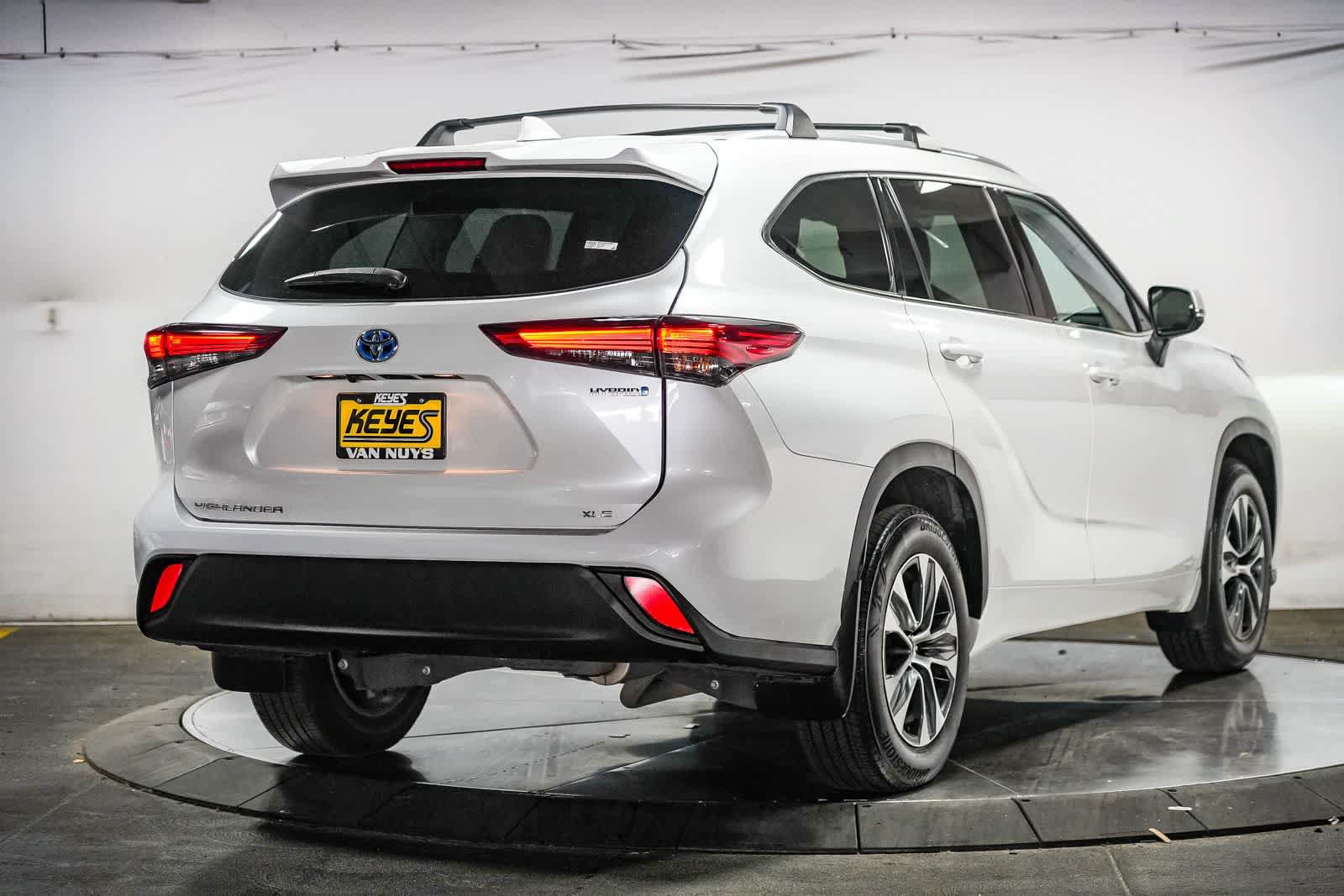 Used 2022 Toyota Highlander XLE AWD/4WD image 6