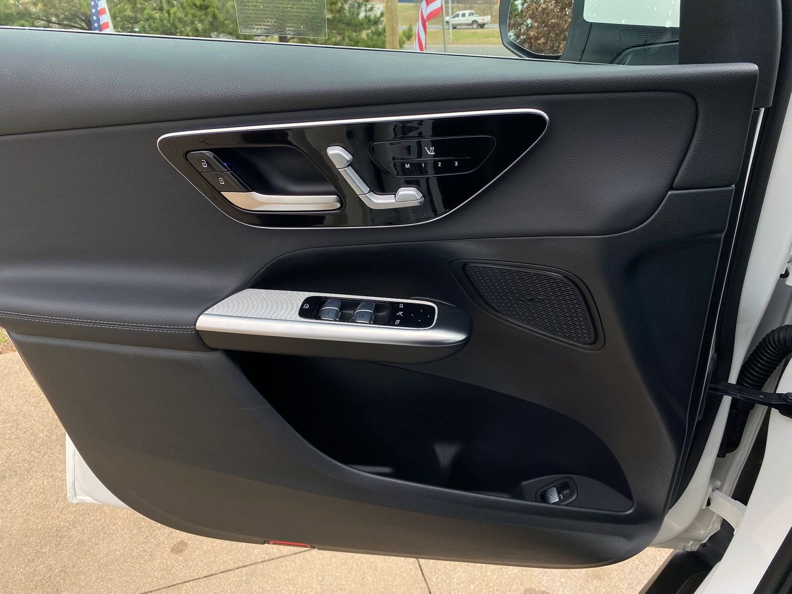 Used 2025 Mercedes-Benz GLC 300 image 26