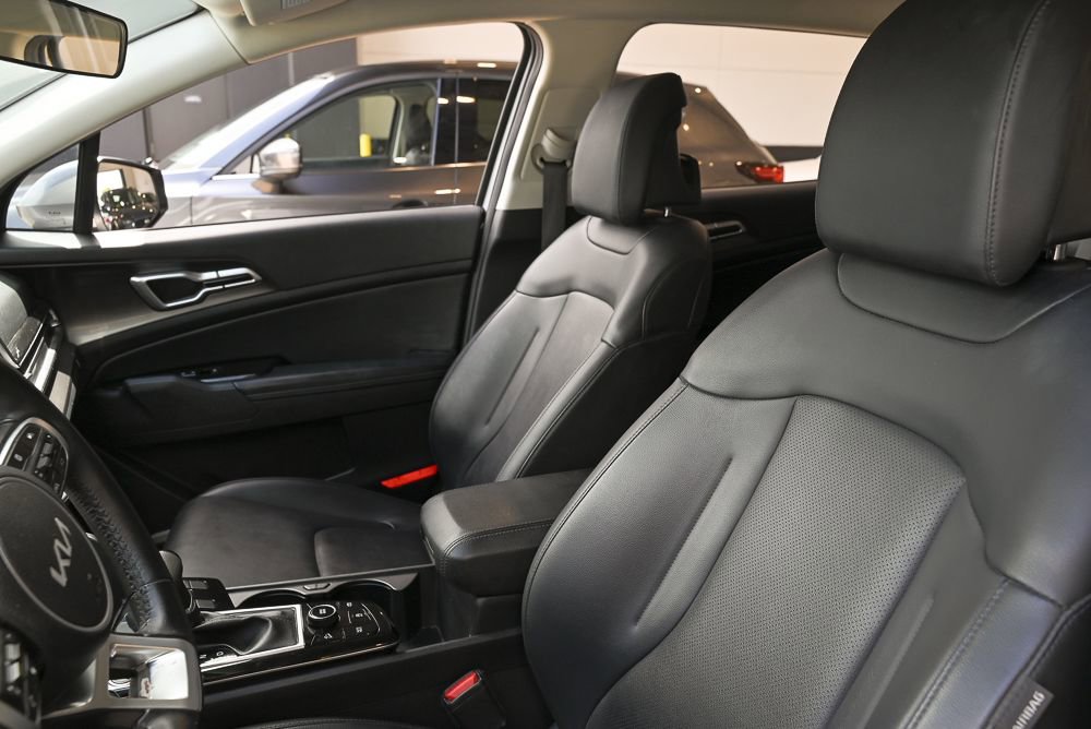Used 2024 Kia Sportage EX image 10