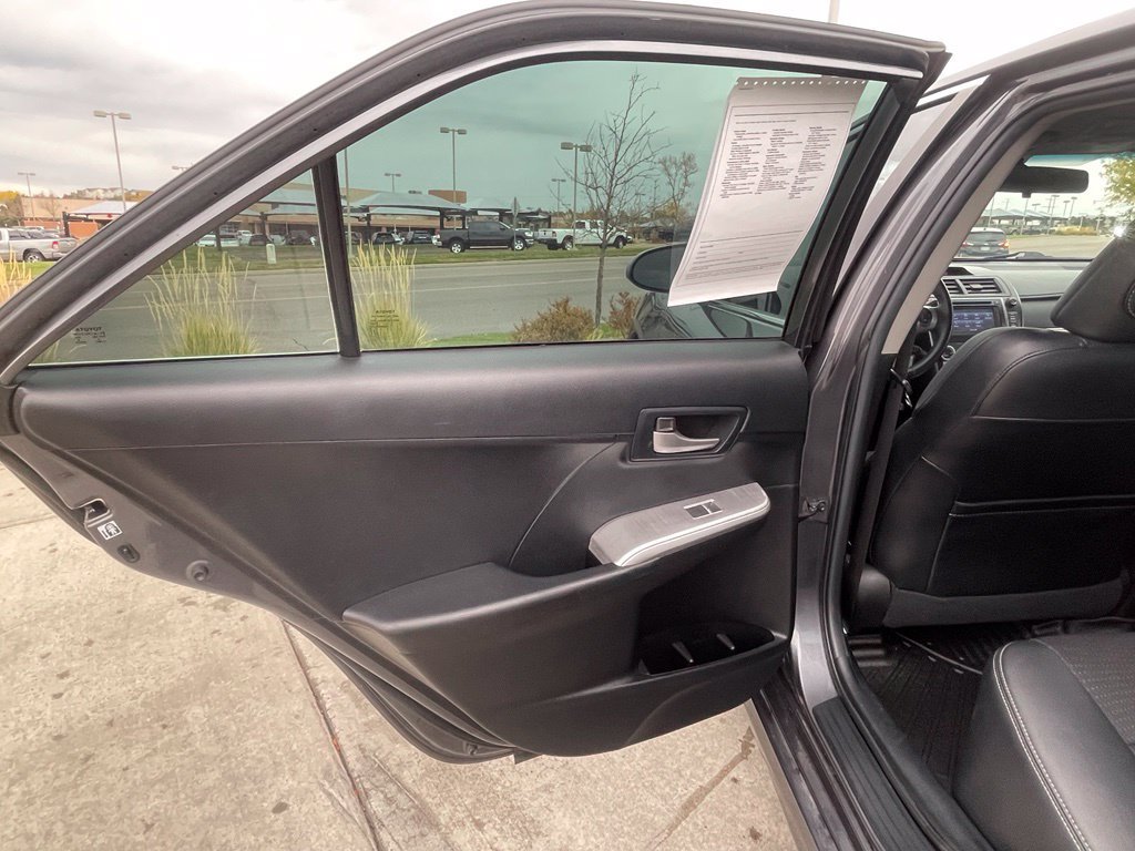 Used 2014 Toyota Camry SE FWD image 25