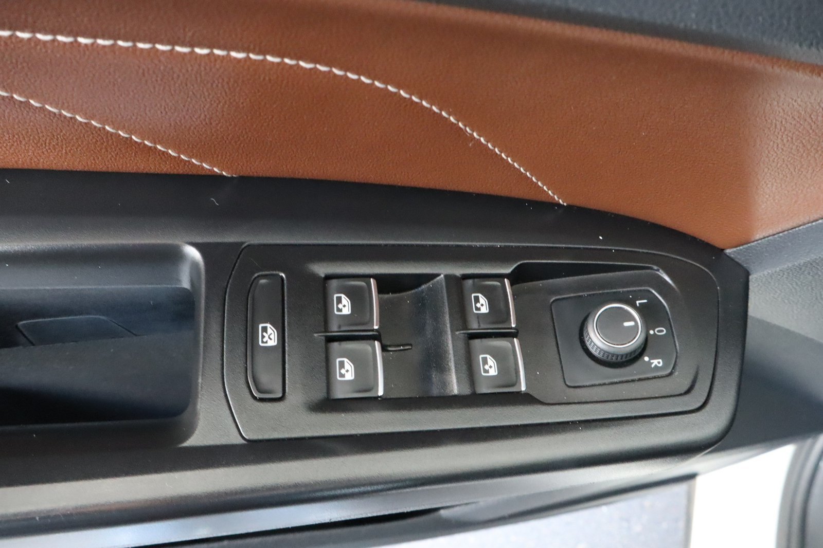 Used 2021 Volkswagen Atlas SEL AWD/4WD image 19