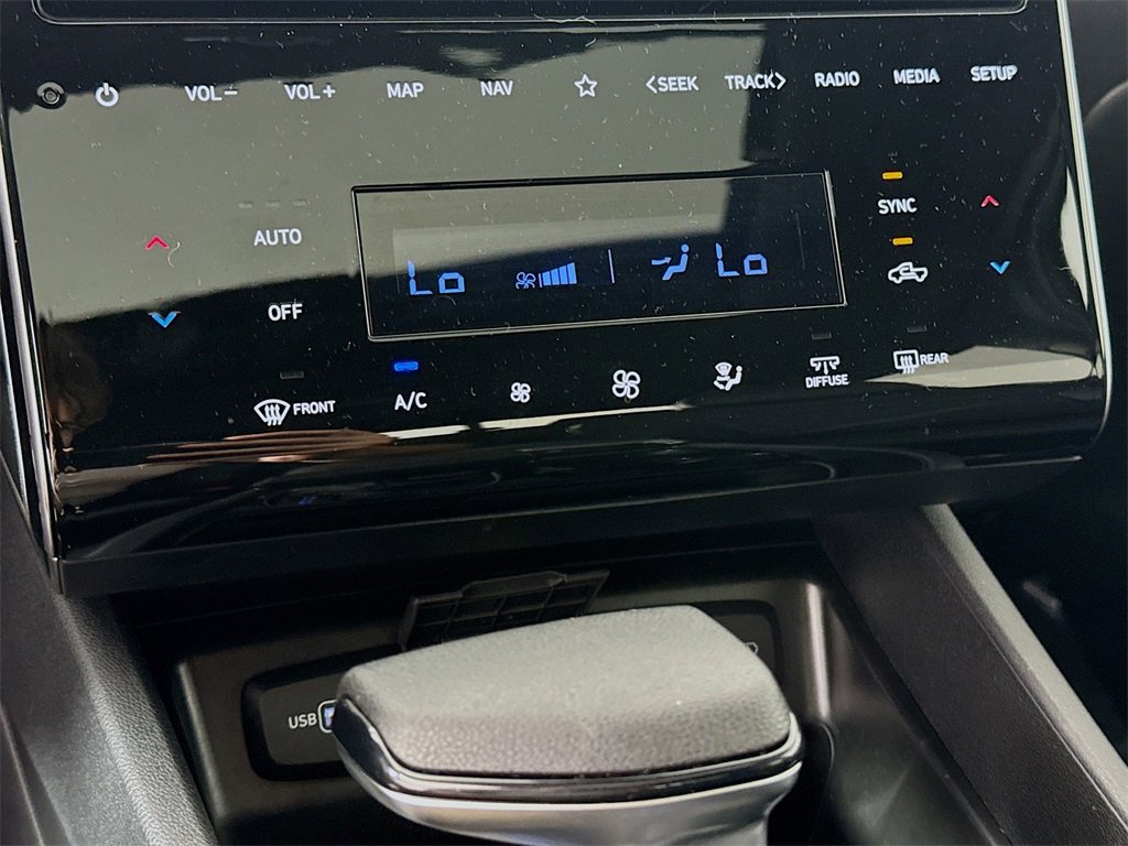 Used 2024 Hyundai Santa Cruz Night image 16