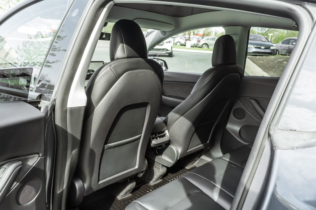 Used 2022 Tesla Model Y Performance AWD/4WD image 25