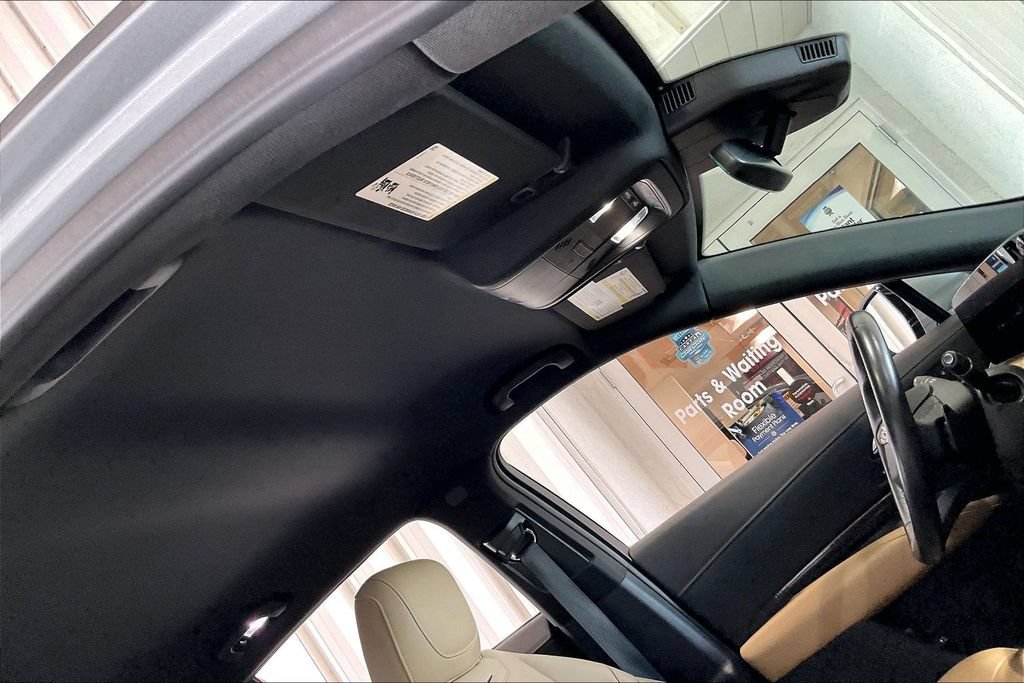 Used 2025 Cadillac XT4 Premium Luxury FWD image 13