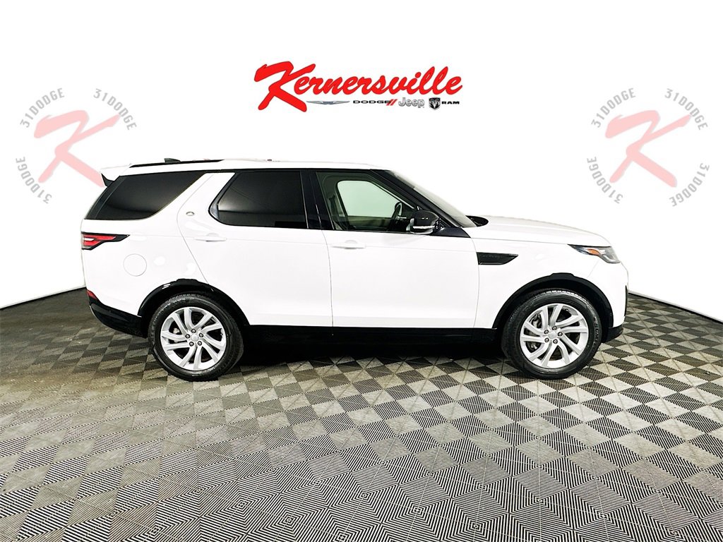 Used 2020 Land Rover Discovery Landmark image 8