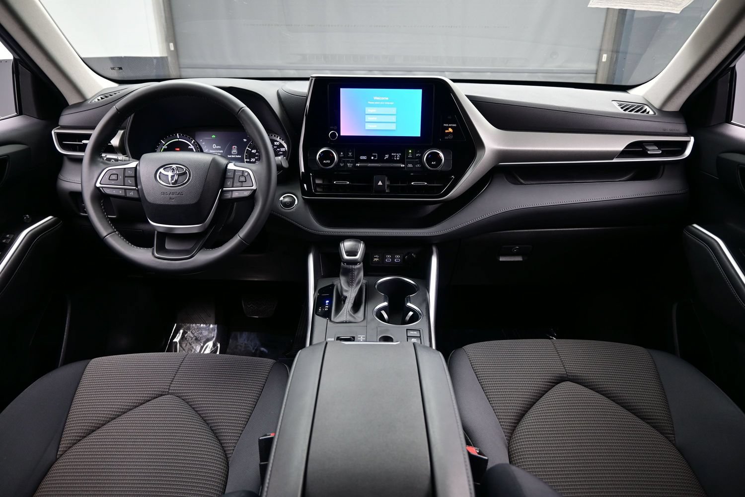 Used 2023 Toyota Highlander LE AWD/4WD image 17