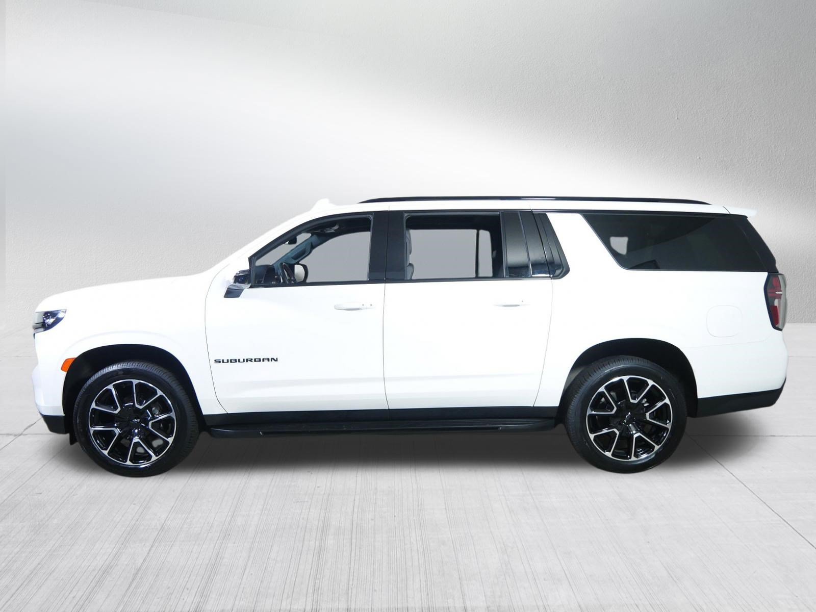 Used 2024 Chevrolet Suburban RST w/ Luxury Package AWD/4WD image 4